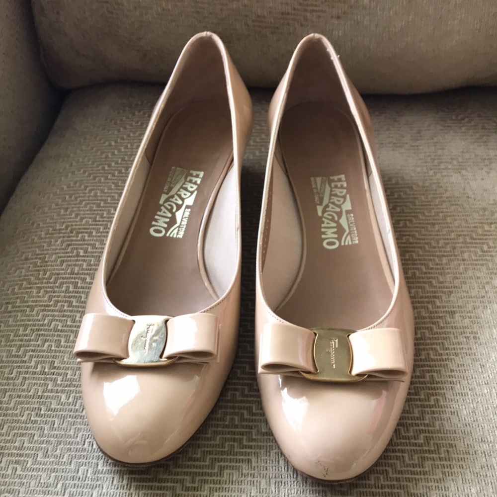 Ferragamo Vara patent leather shoes. Size 10